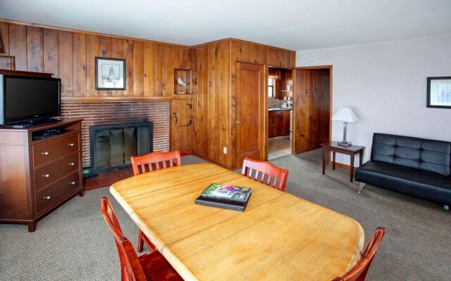 Clarion Inn Surfrider Resort