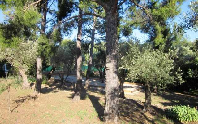 Apartment With one Bedroom in Saint-cyr-sur-mer, With Enclosed Garden
