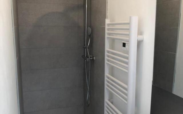 Studio avec piscine