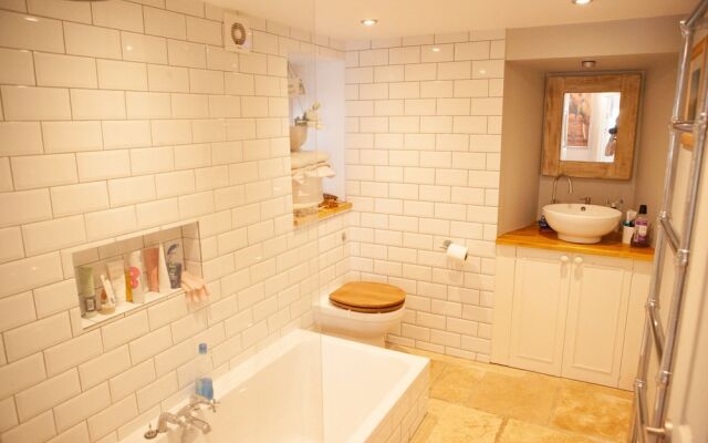 1 Bedroom Flat With Garden in Bristol