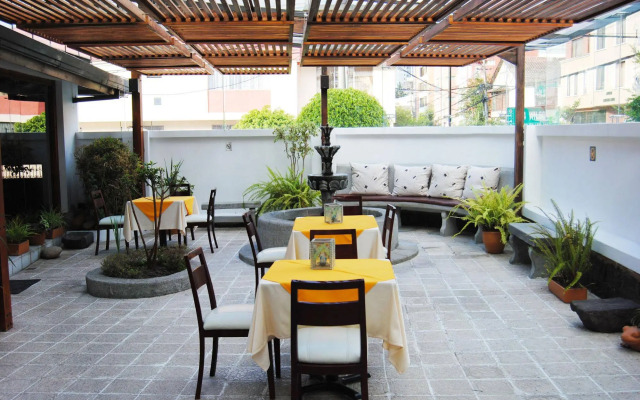 Hotel Fuente de Piedra I