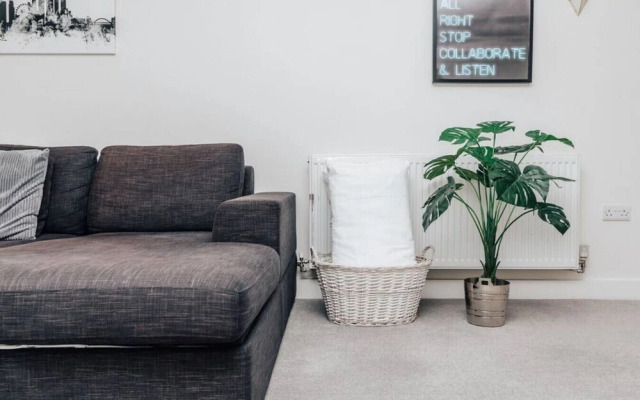 Central Modern Flat Sleeps 6 - Dedicated Parking - From 125 Per Night