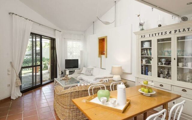 Coelo Shared Pool Villa, Sani