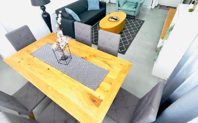 Beautiful apartment on the beach in Bat yam