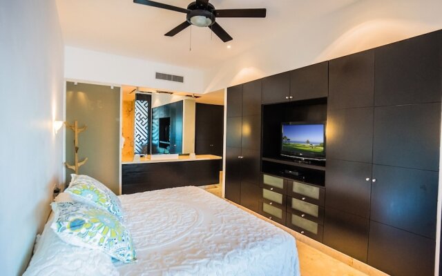 Las Brisas 402 1 Bedroom Condo by RedAwning