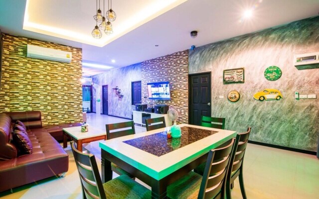 Grand Prix Pool Villa