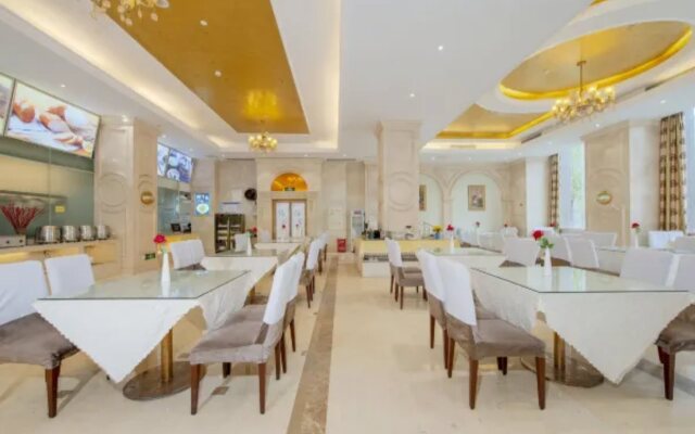 Vienna International Hotel (Henan Xinyang Municipal Government Railway Station)