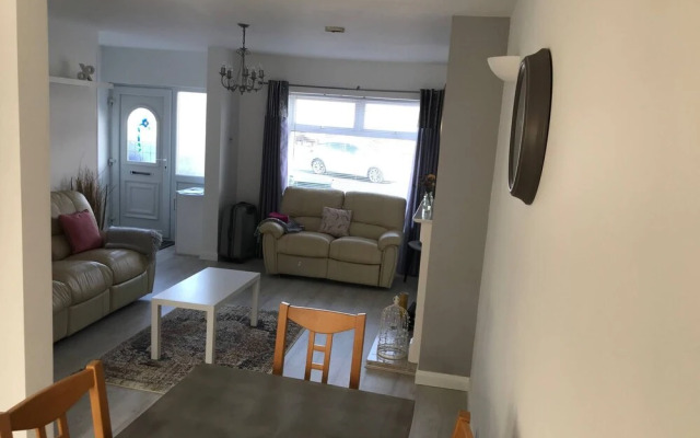 Diana House - Great Location