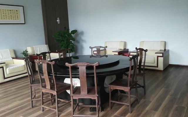 Floral Hotel · Shitai Xishuiwan bathing pool Home Hotel(bathing pool Xiquan Resort)