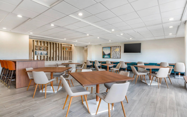 Comfort Inn & Suites Madison East Interstate I-90