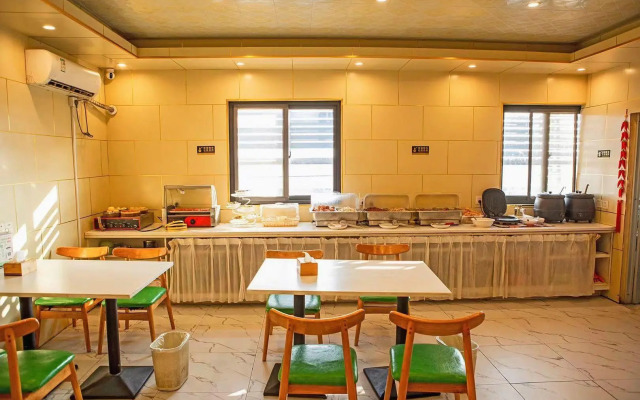 Vatica Jieshou City New Passenger Transport Center Hotel