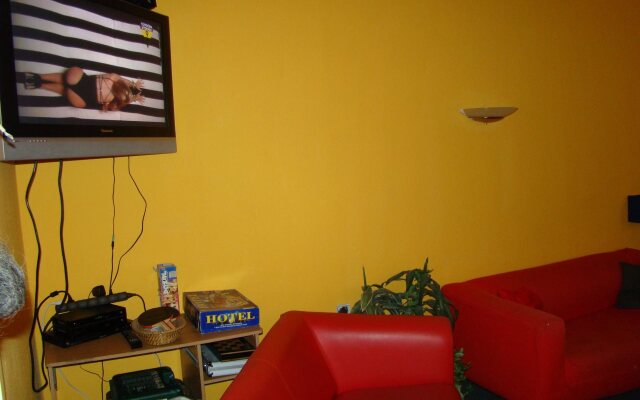 Hostel California