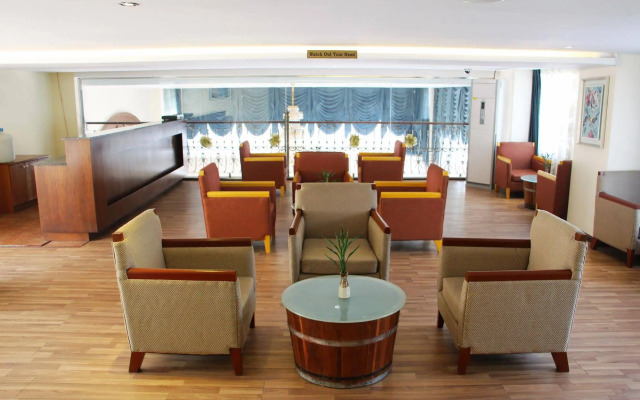 Sunny Holiday Hotel