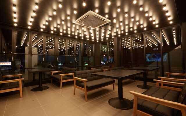 Haru Hotel & Guesthouse - Hostel
