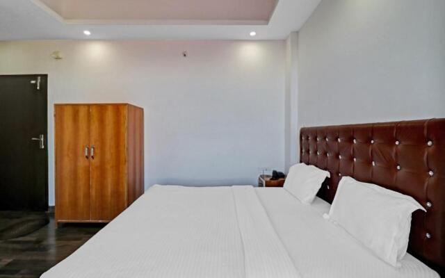 Oyo Flagship 89068 Knight Inn