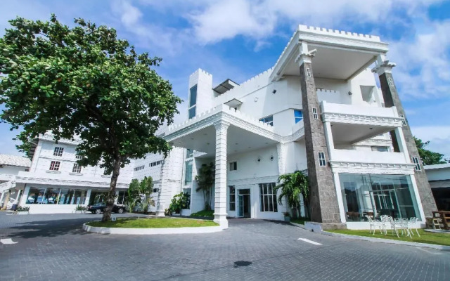 The Kings Bay Hotel by OYO Rooms