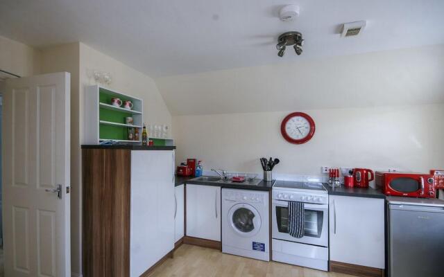 8 Varis Apartments