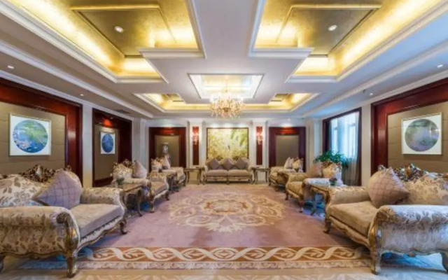 Longqi Jianguo Hotel