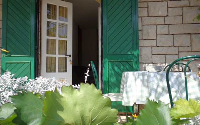 Apartment Brane - 150m from sea: A1 Bol, Island Brac