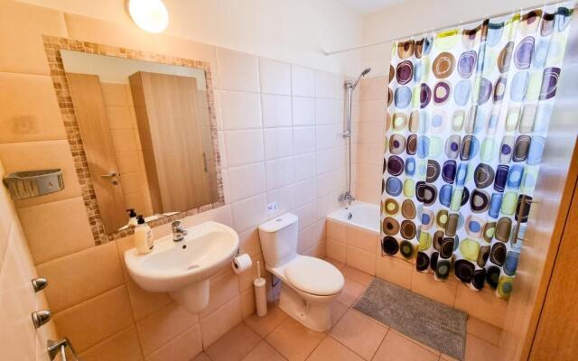 Yaar Apartment with pool and tennis court
