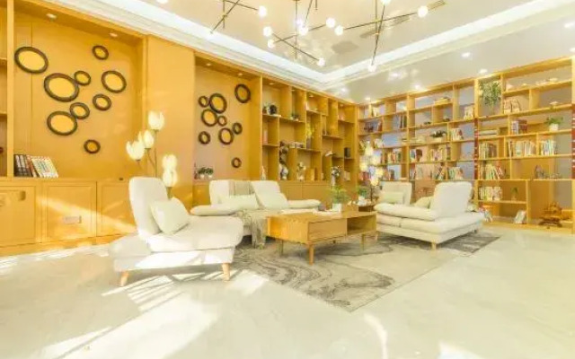 Infully Hotel (Chengdu Longquan Headquarters Economic Port Sichuan Normal University)