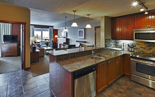 Blackstone Mountain Lodge by CLIQUE