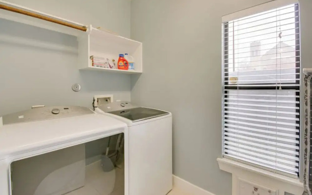 Spacious Eado Getaway < 1 Mi to Toyota Center!