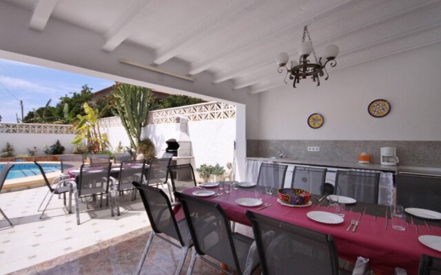 Villa - 9 Bedrooms with Pool and WiFi - 104985