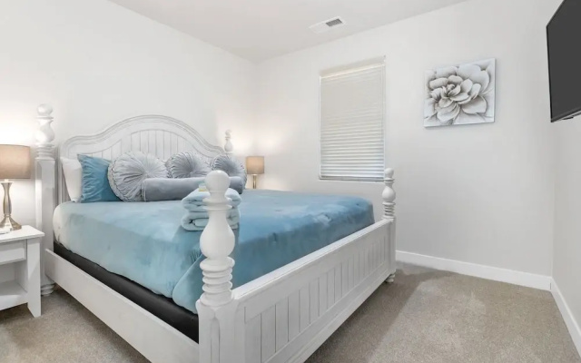 Rock Canyon Oasis 4 Bedroom Home by RedAwning
