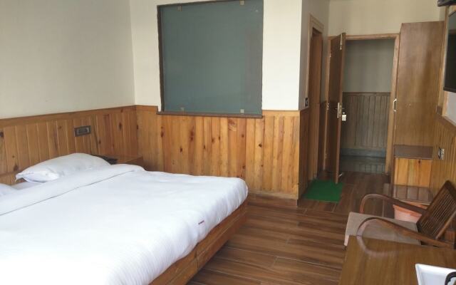 Oyo 6962 Hotel Wood Castle
