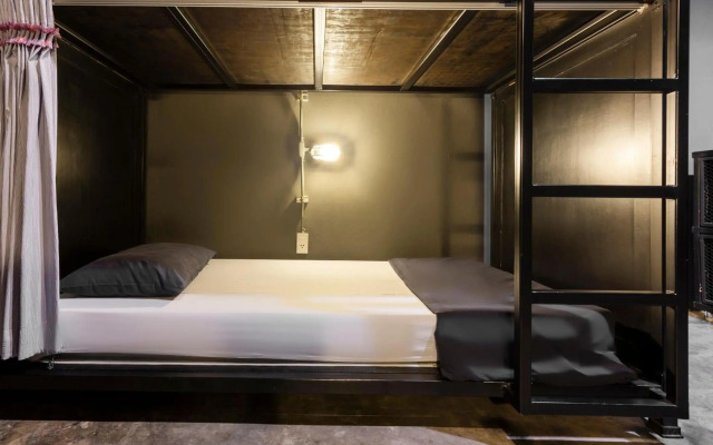 Box Hostel N Cafe