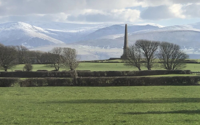 4 Bedroom Detached Farmhouse Mountain Views