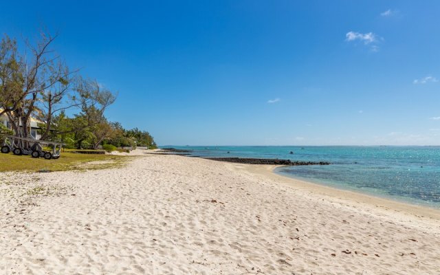 Veloutier Blanc Beachfront Villa by StayMauritius