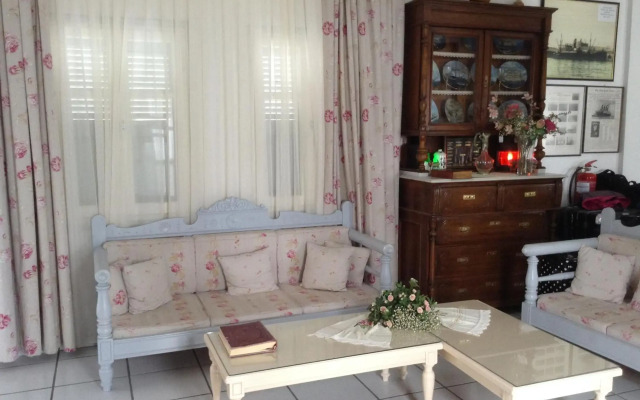 King Thiras Hotel
