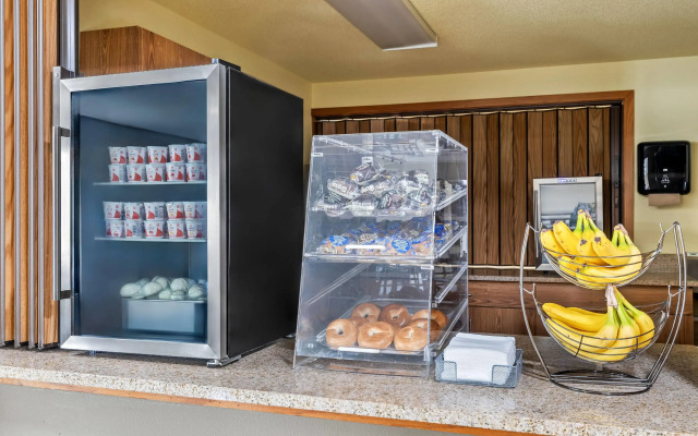Super 8 by Wyndham La Crosse