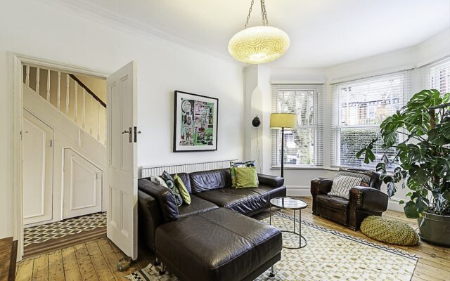 Beautiful Three Bed Abode Near Dollis Hill