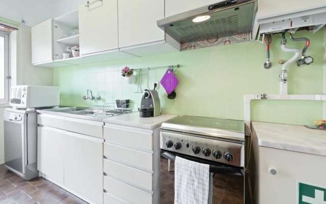 Bright & Cosy Apartment for 4 in Almada