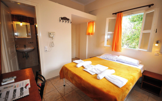 Santorini Camping Rooms