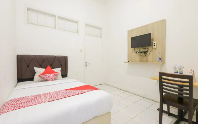 OYO 1111 Pasar Baru Inn