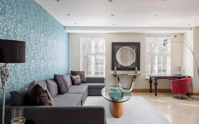 Park Lane 4-bed Mayfair Family House