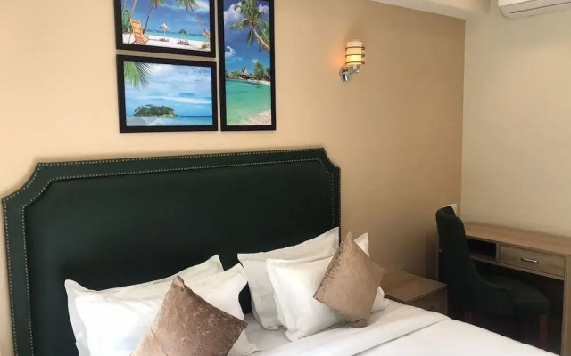 Hotel Flora