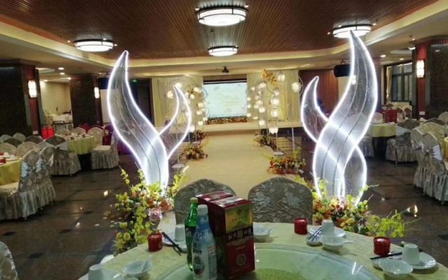 Lian Shan Longshan Garden Hotel