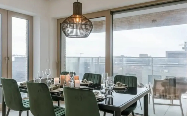 Beautiful Apartment With Terrace and Parking
