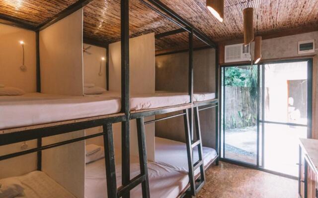 Mad Monkey Hostel Siargao - Adults Only