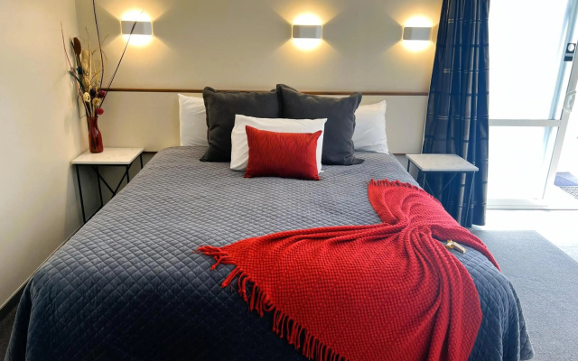 Fiordland Lakeview Motel and Apartments – Guest Rooms – Te Anau