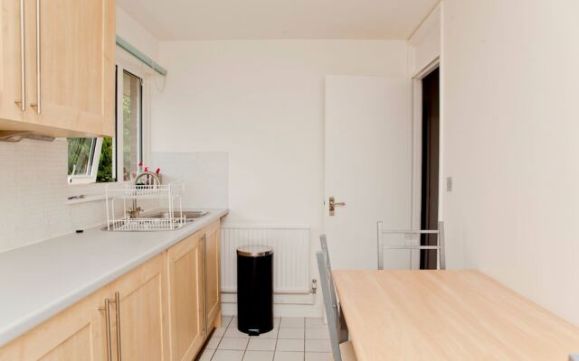 Warm East London Apartment - Sleeps 4