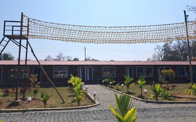 Cheetah Farms Jungle Stay