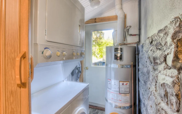 Foursome  2 Bedroom Cabin by RedAwning