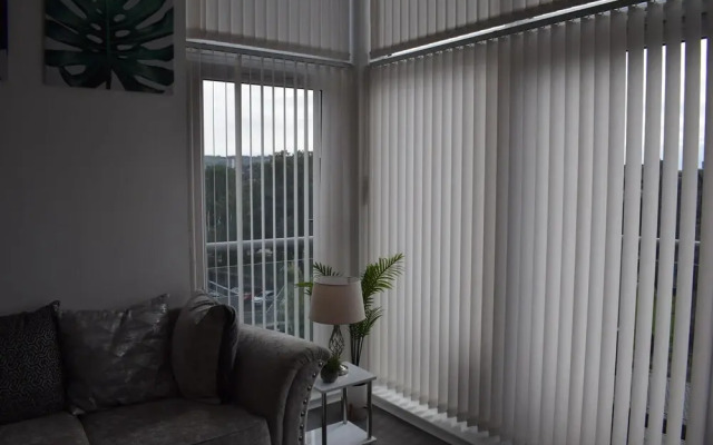 The Paisley Penthouse - Stunning View of the Abbey