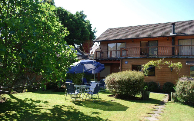 Frontera Pucon Hostel B&B